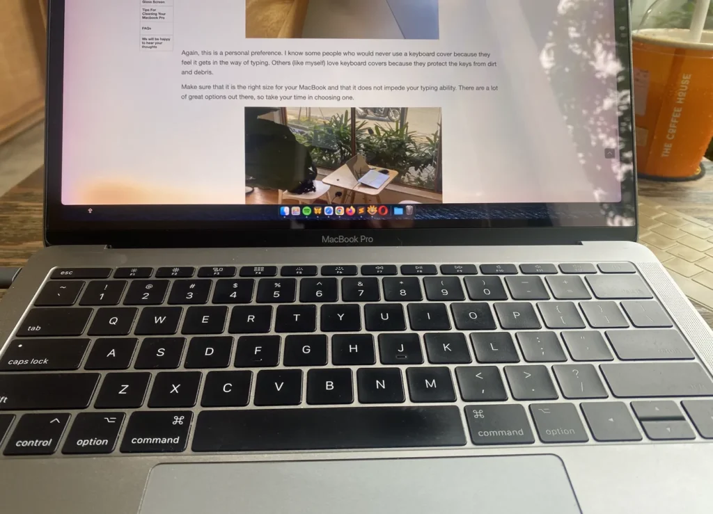 How to Clean a MacBook Screen 001